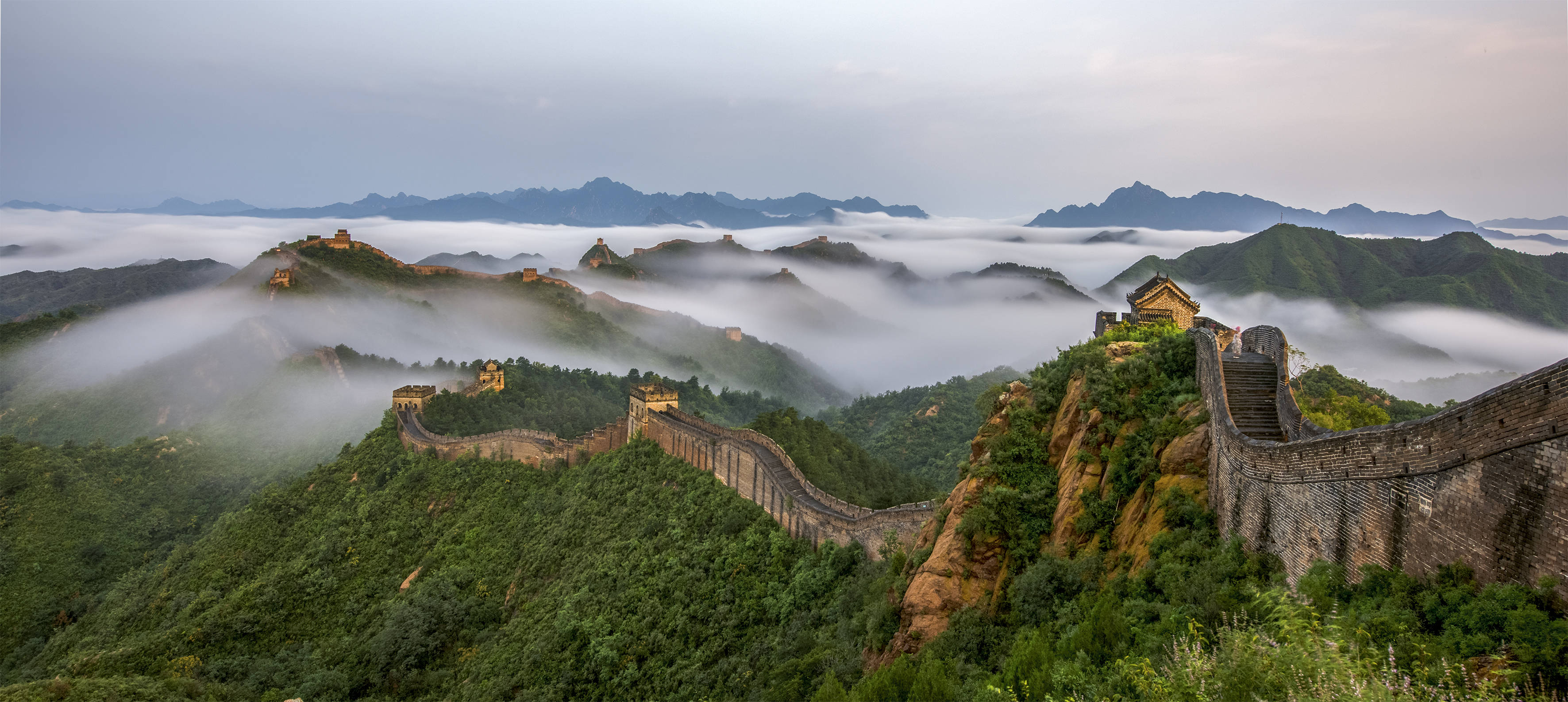 攝影師紀(jì)正權(quán) 金山嶺長城云海仙境里的“巨龍”